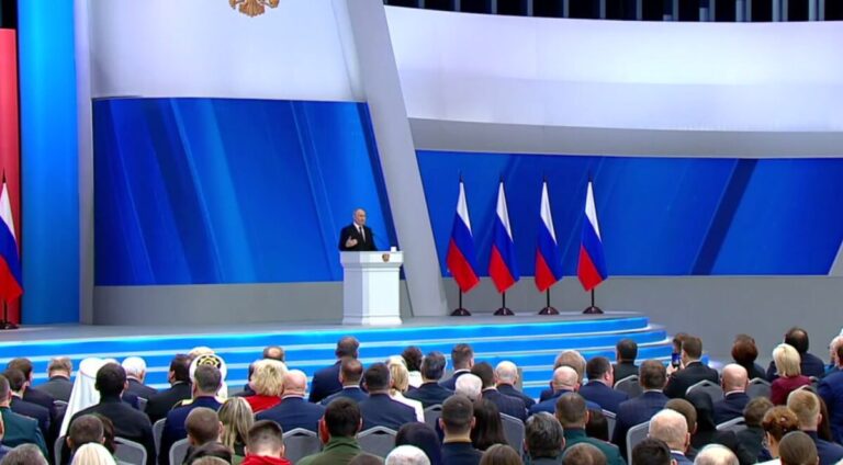 Президент России Владимир Путин в своем послании Федеральному собранию
